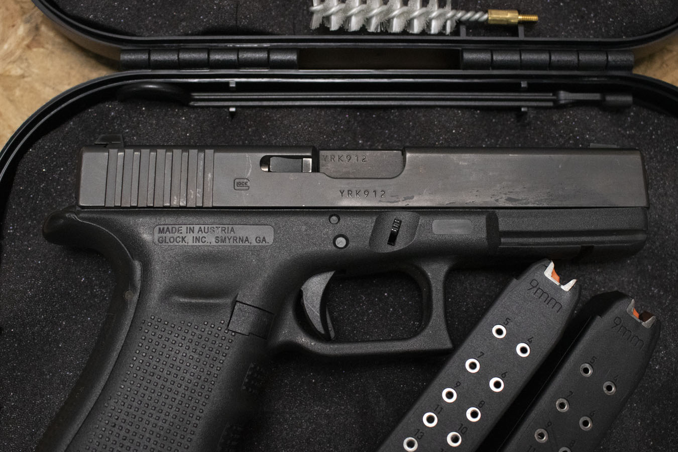 GLOCK 17 Gen4 9mm Police Trade-in Pistol with Three Magazines and Case